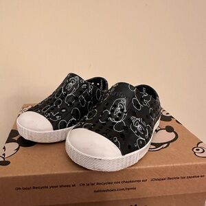 Native x Disney Mickey doodle print slip on shoot size C4